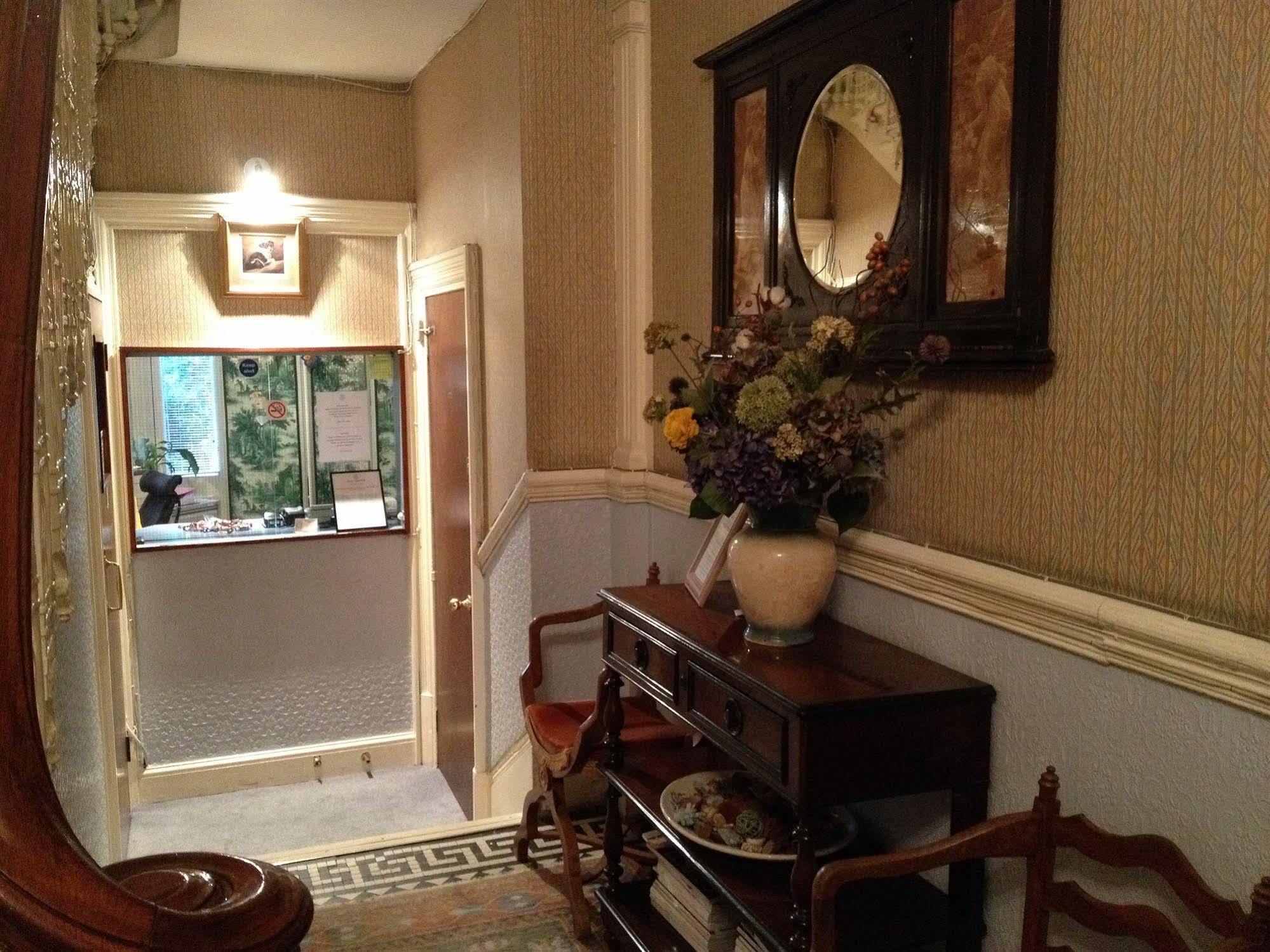 Merlyn Court Hotel London Exterior photo
